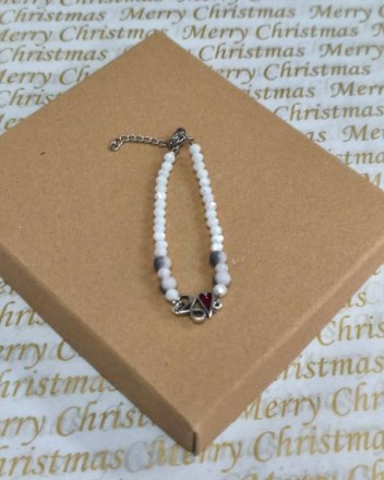 8  α  βραχιολι 26 καρδια λευκες (1)